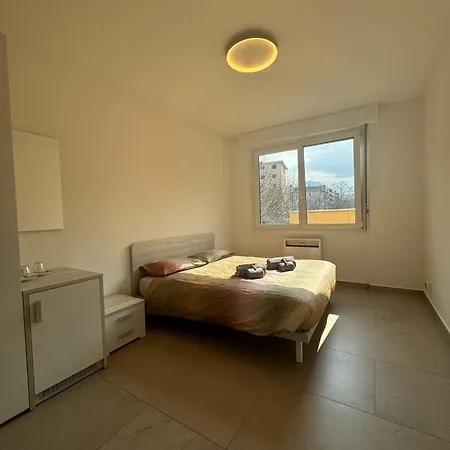 *veranda's Rooms* - Free Parking In * 盧加諾